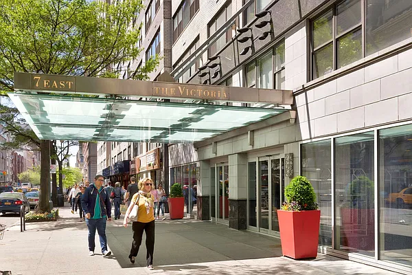 Sold by Cooper & Cooper Real Estate | media 18