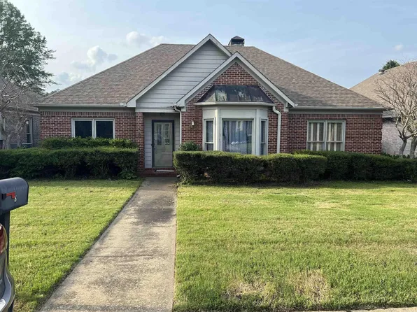 8 Carmel Valley Ln, Little Rock, AR 72212