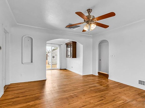 4th image of 832 Scranton Ave