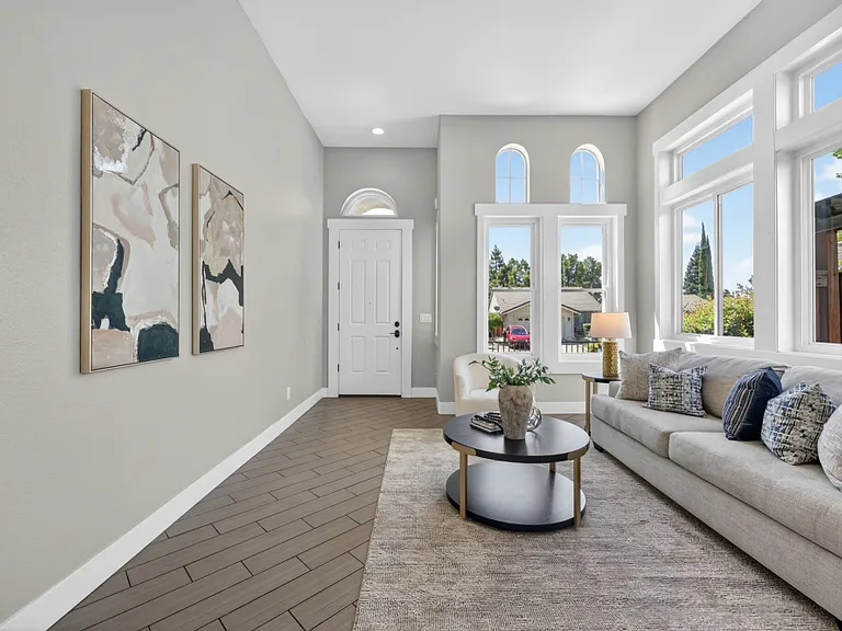 107 Lembi Dr — Photo 2