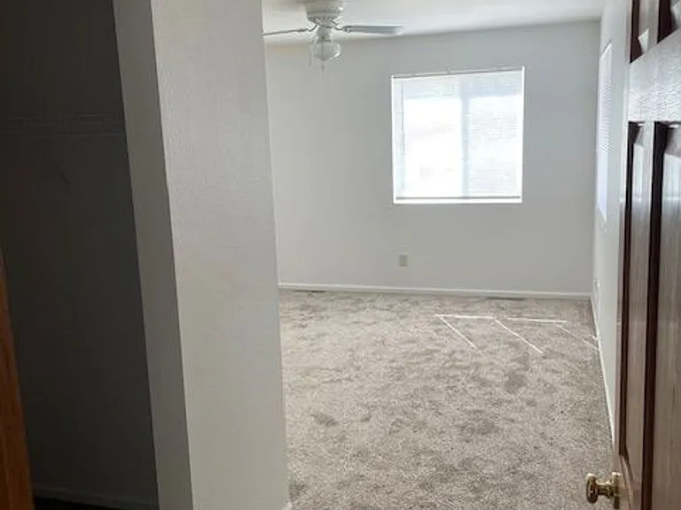2400-2418 Hillcrest Dr — Photo 7