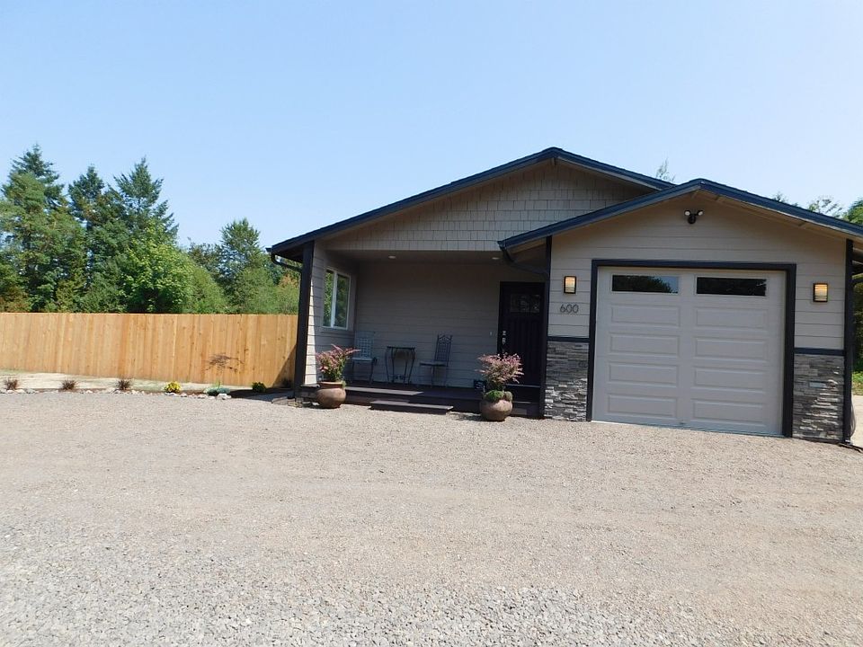1st image of 600 SE Lund Ave