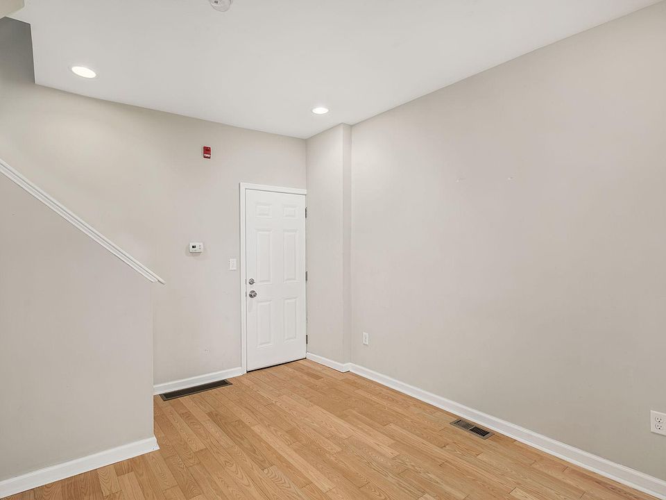 Living Room - Entrance on 1st floor