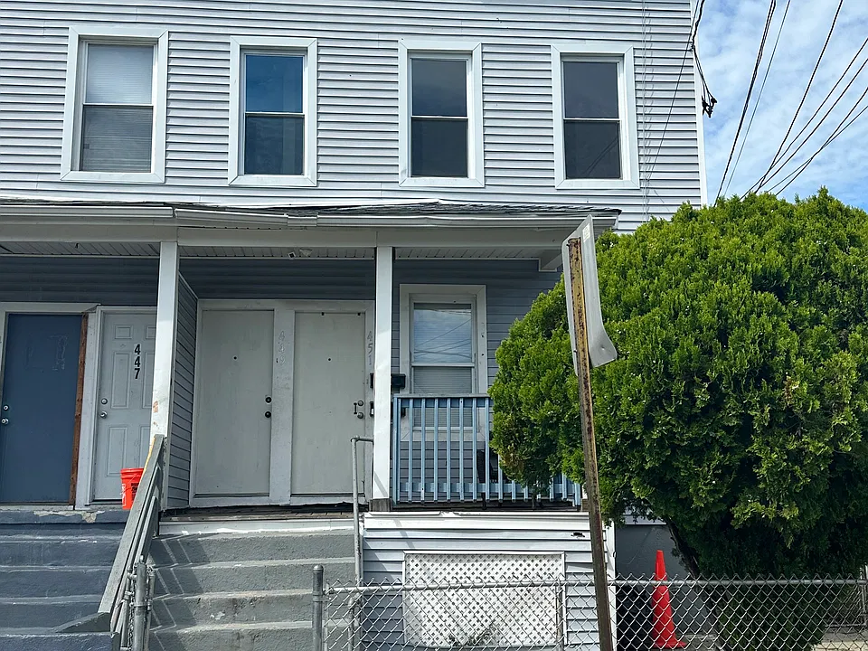 449 Brooks St