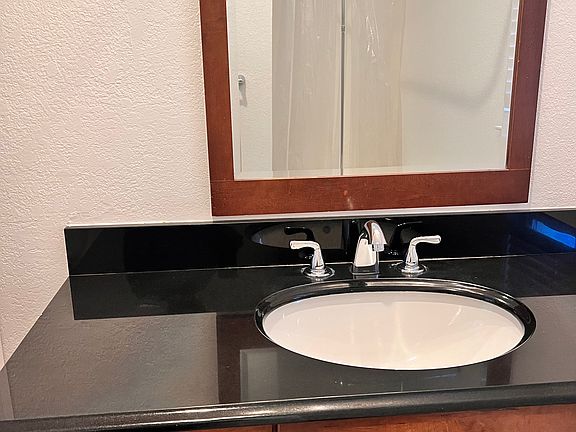 2nd image of 144 San Lorenzo Ave APT 1