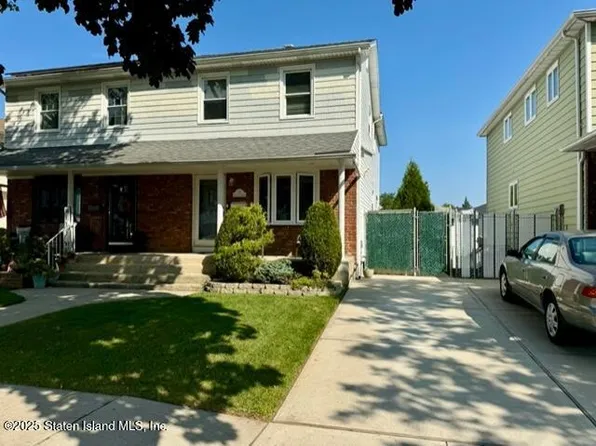 110 Middle Loop Rd, Staten Island, NY 10308