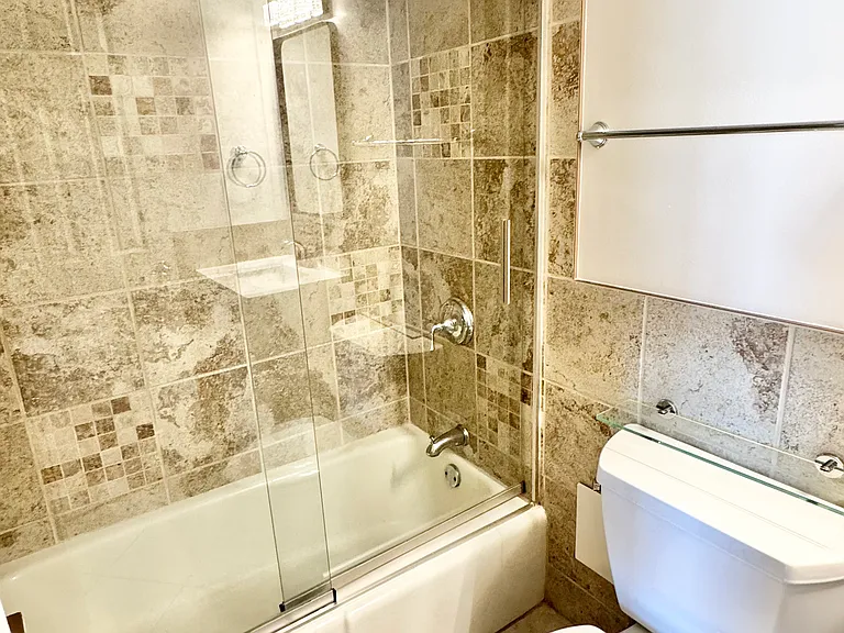 5212 E St SE #20 — Photo 13