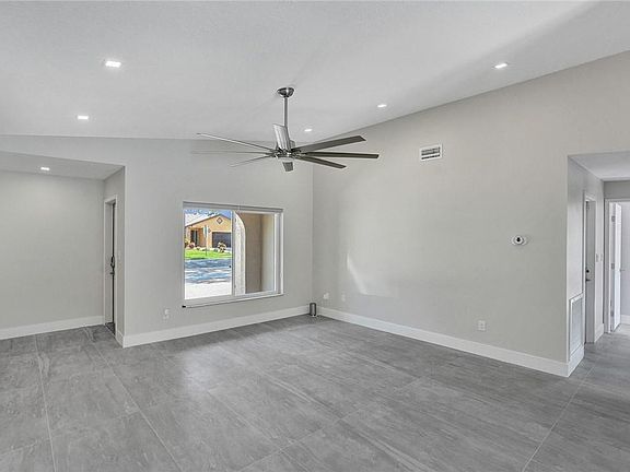 4th image of 11627 SW 50th St #1