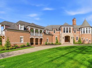 352 Bingham Ct, Bratenahl, OH 44108