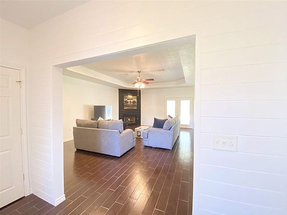 4th image of 205 Tyler Dr