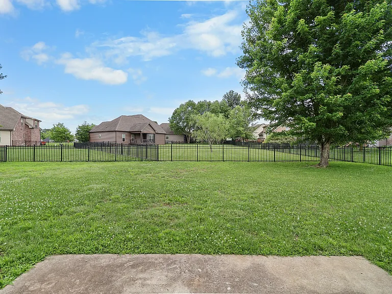 1093 Willow Cir — Photo 35