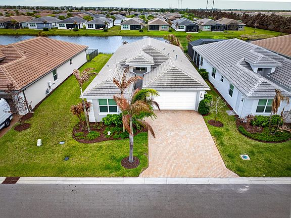 2nd image of 11949 SW Coral Cove Parkway