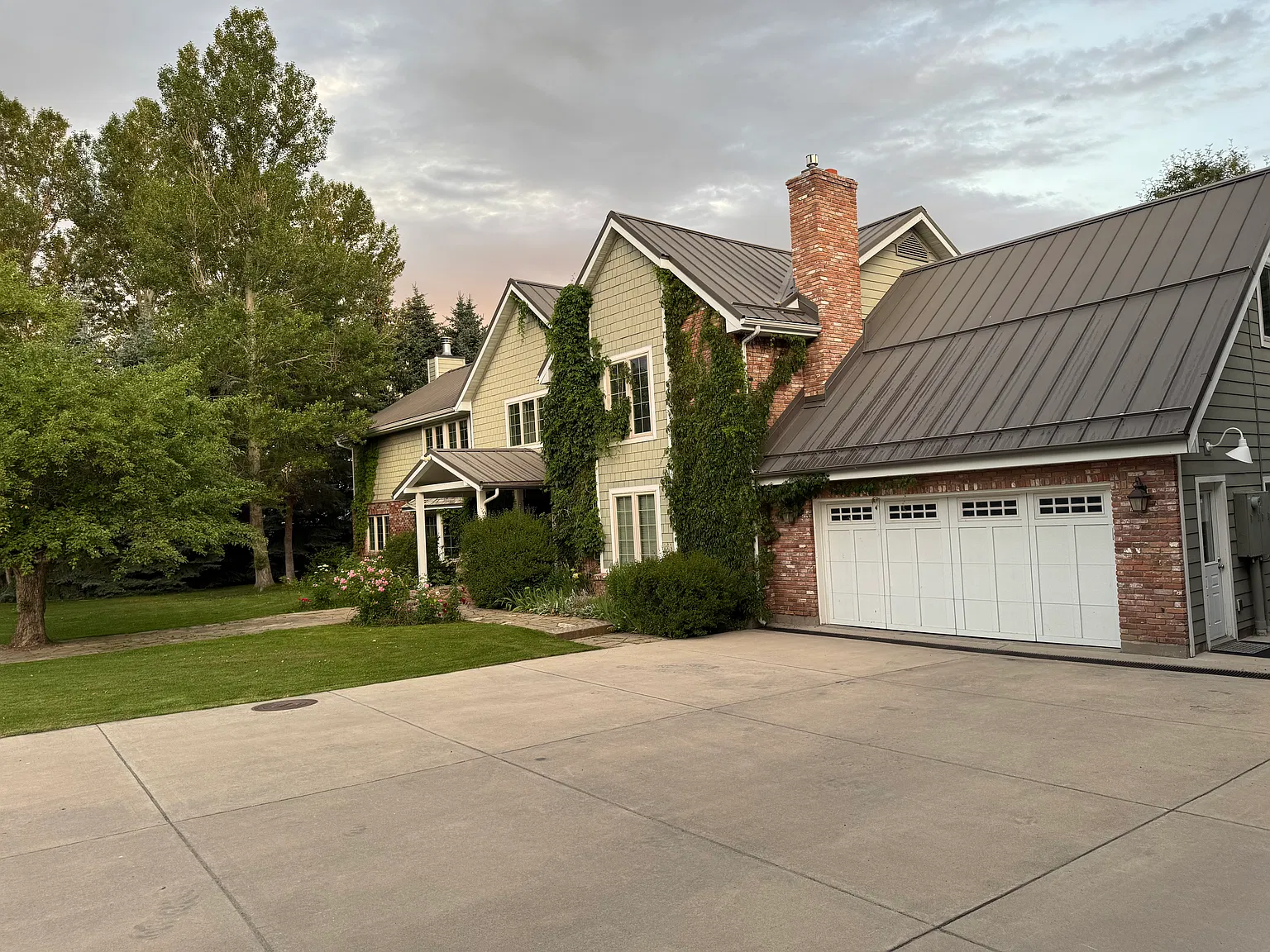 4 bed, 4.5 bath, 4511 sqft, $6,250 — Photo 1