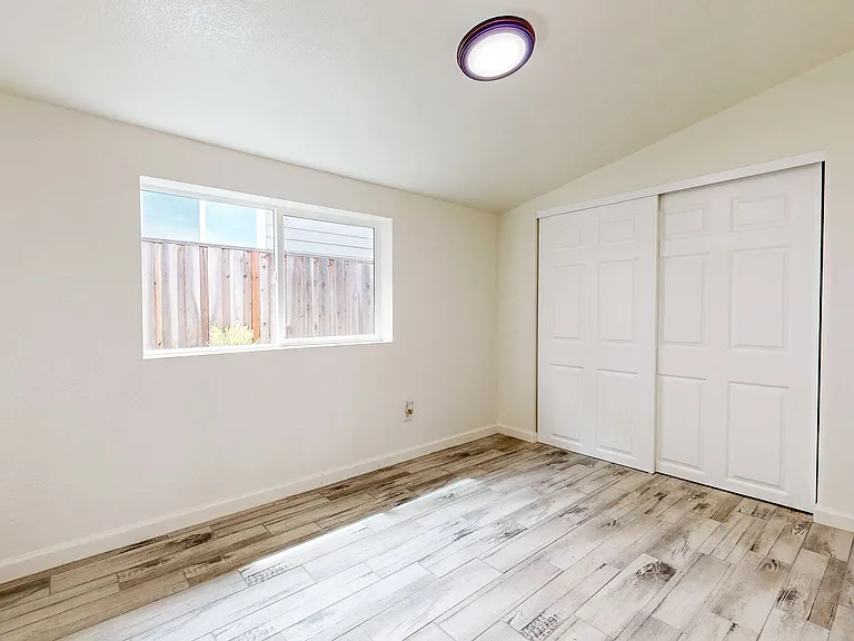 2113 Dennis Ln — Photo 14