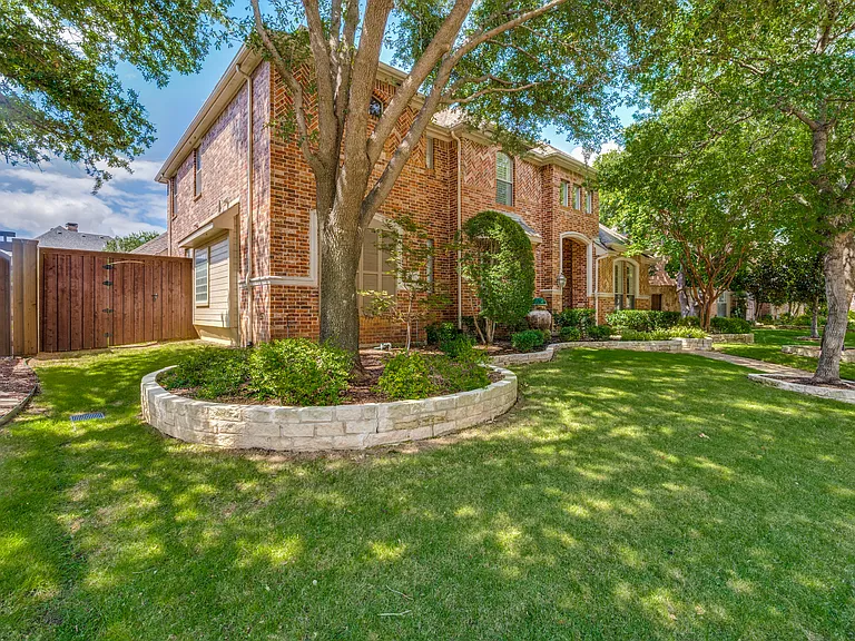 1419 Biltmore Ct — Photo 32
