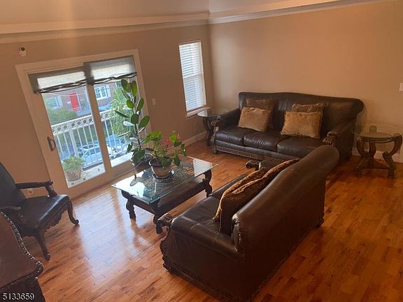 2nd image of 781 Highland Ave #2