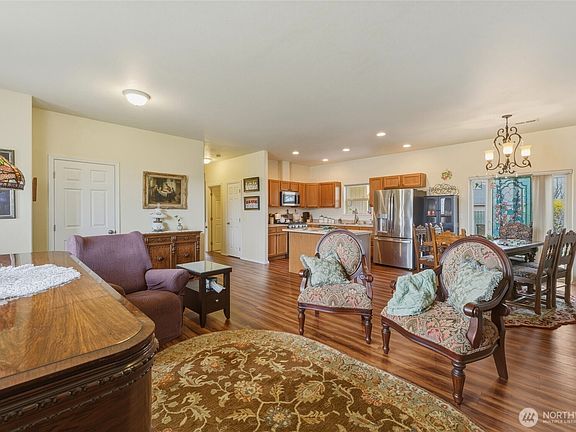 4th image of 405 Offner Road