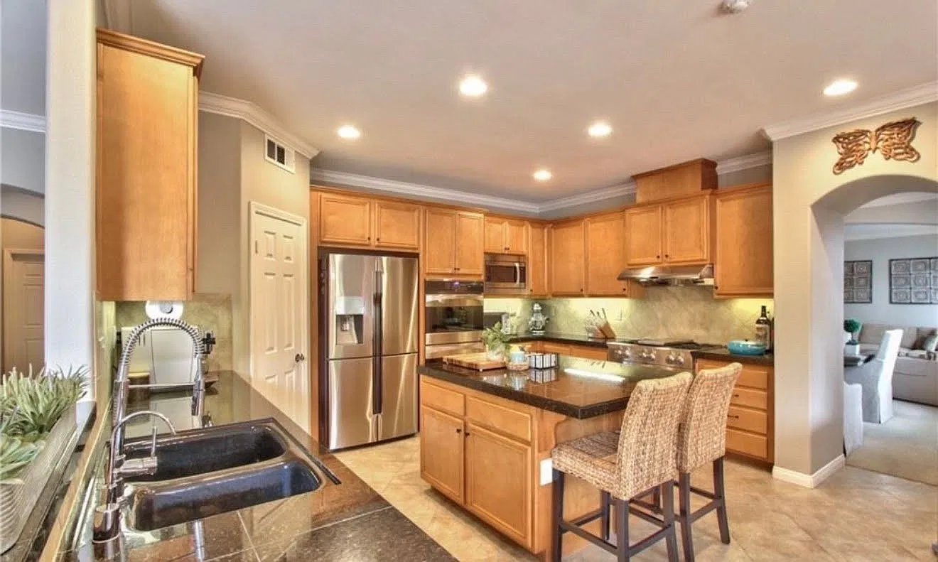4 bed, 3012 sqft, $7,000 — Photo 2