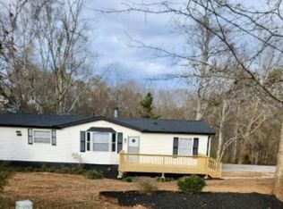 2709 N Bayshore Dr, Seneca, SC 29672