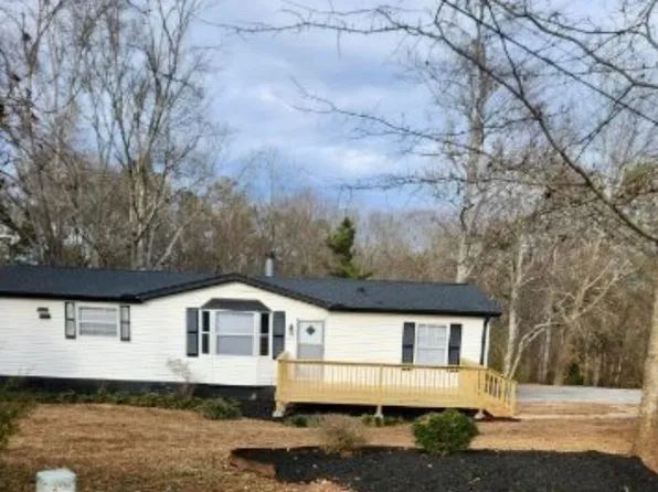 2709 N Bayshore Dr, Seneca, SC 29672