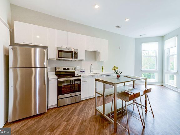 4th image of 989 S Buchanan St Unit 405