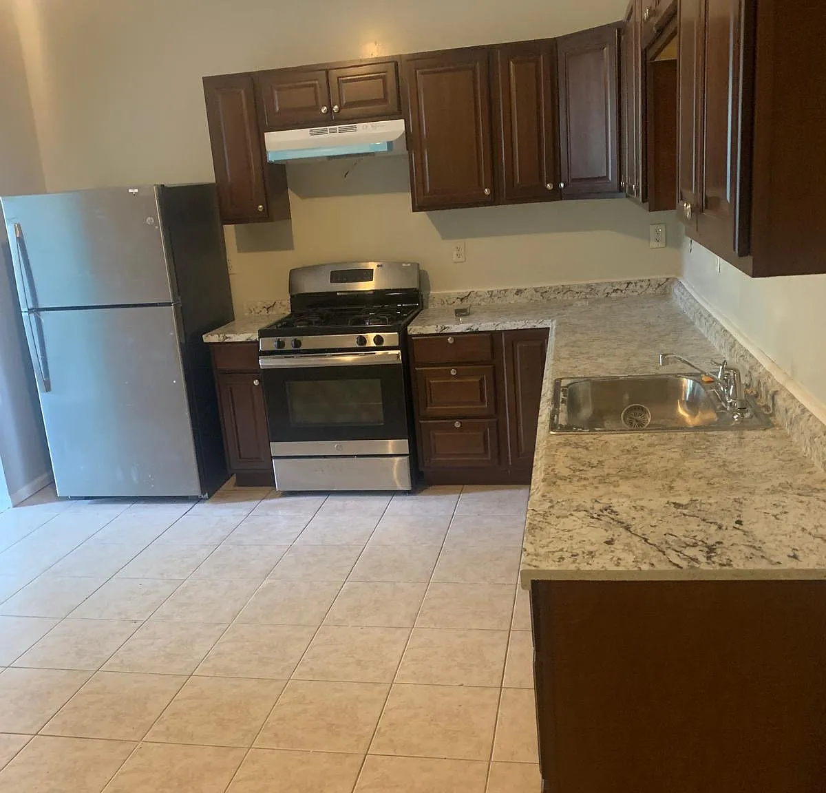 4 bed, $2,150 — Photo 1