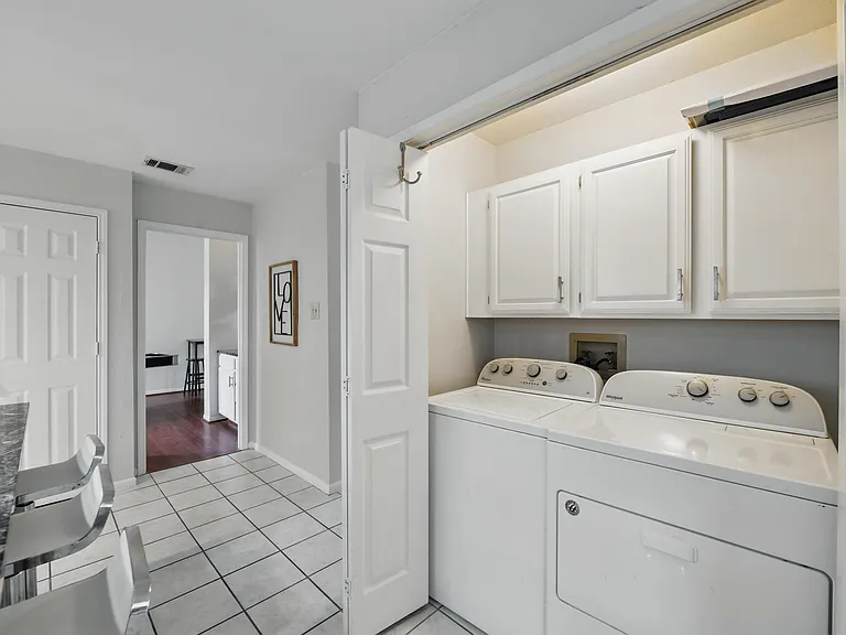 2432 Covington Dr — Photo 44