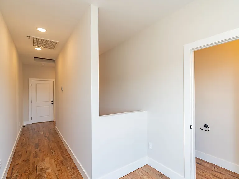 1039 Montague Pl — Photo 45