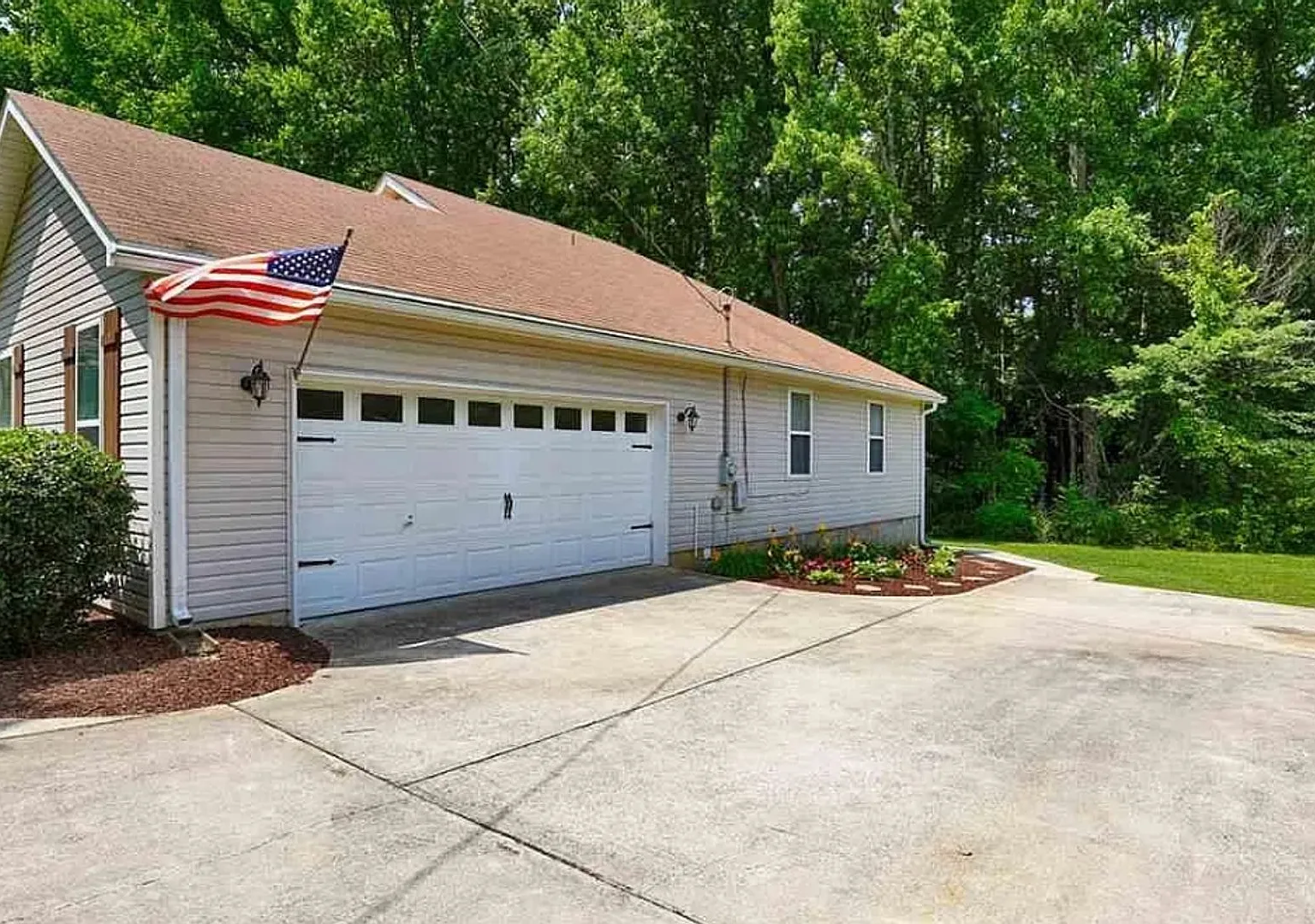 Beautiful 3-Bedroom Home in Madison, AL — Photo 2