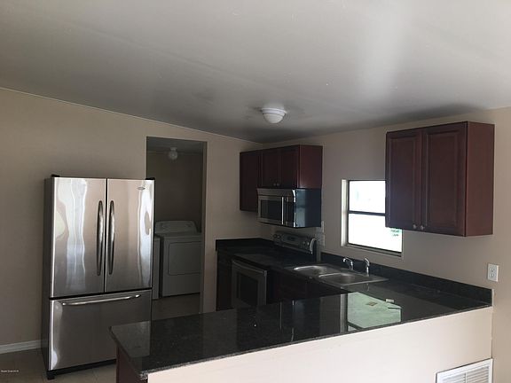 3rd image of 332 Macadamia Dr