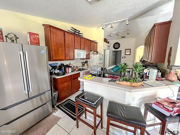 3rd image of 15R Wheatfield Dr