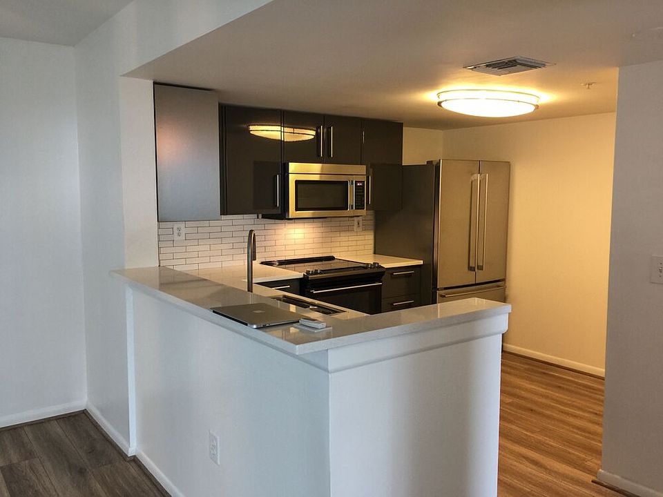 1st image of 520 SE 5th Ave APT 1506