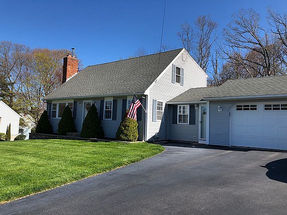 3rd image of 71 Carolyn Dr