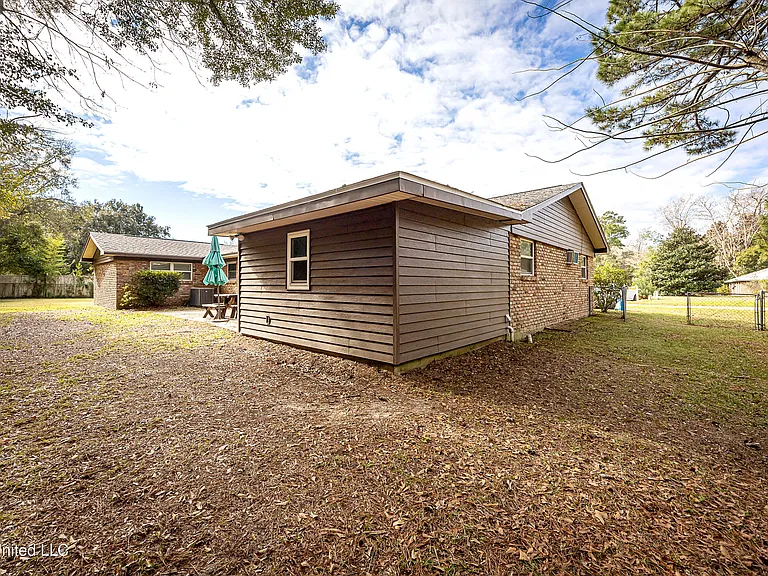 1107 Le Badine Ct — Photo 67