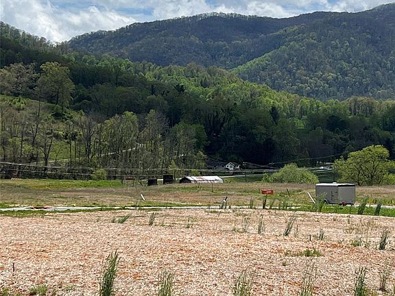 5th image of 32 Farmwood Trl