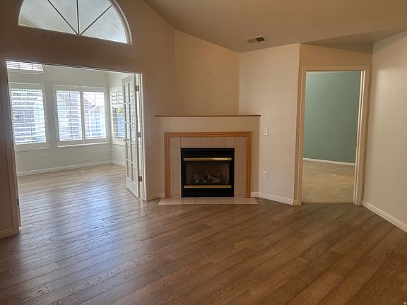 3rd image of 2138 W Abbey Rd