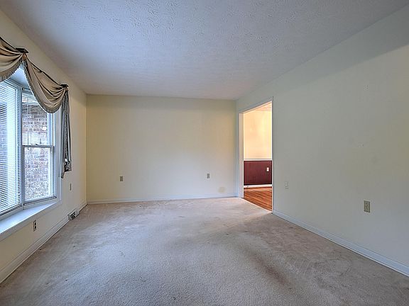 4th image of 1047 Starling Dr