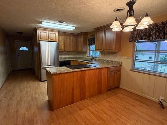 4th image of 1701 Westside Dr