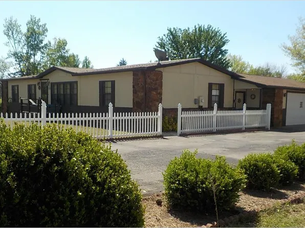 604 E 6th Ave, Caney, KS 67333