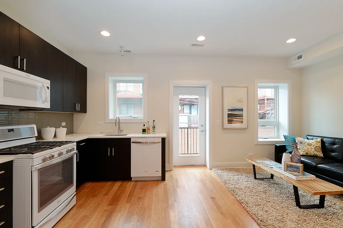 Building Photo - 4639 N Broadway St #306