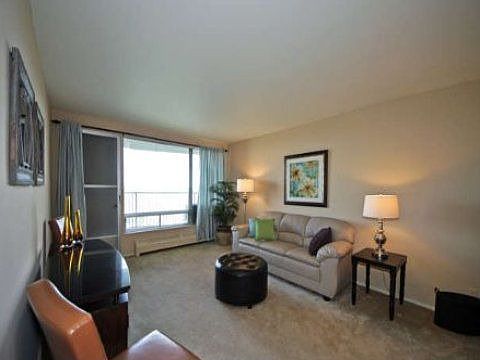 3rd image of 90-60 Union Tpke APT 16B