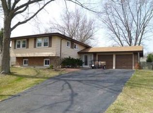 2S124 Ivy Ln, Lombard, IL 60148