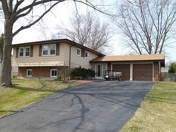 2S124 Ivy Ln photo 1