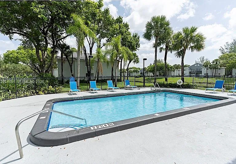 1201 Lake Victoria Dr #V — Photo 21