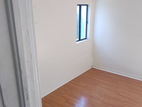 2nd image of 707 Pennsylvania St #2