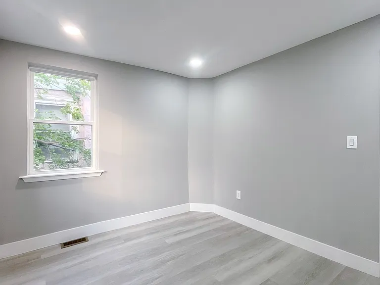 307 N 10th St — Photo 14