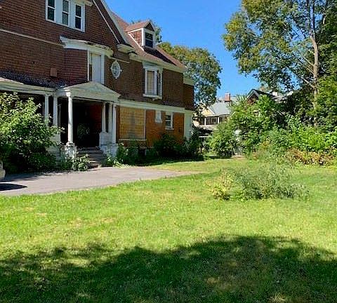3rd image of 116 W Beard Ave
