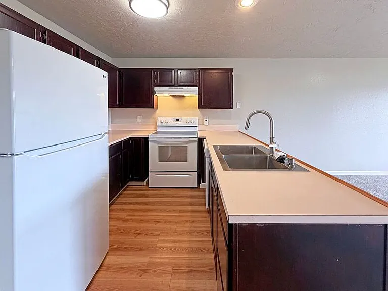 780 Cloverleaf Loop — Photo 3