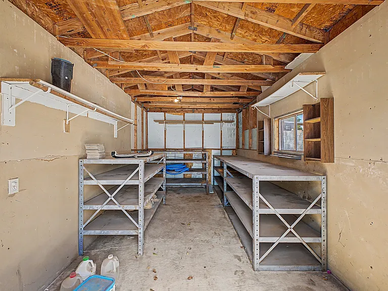 8544 W Holly St — Photo 35