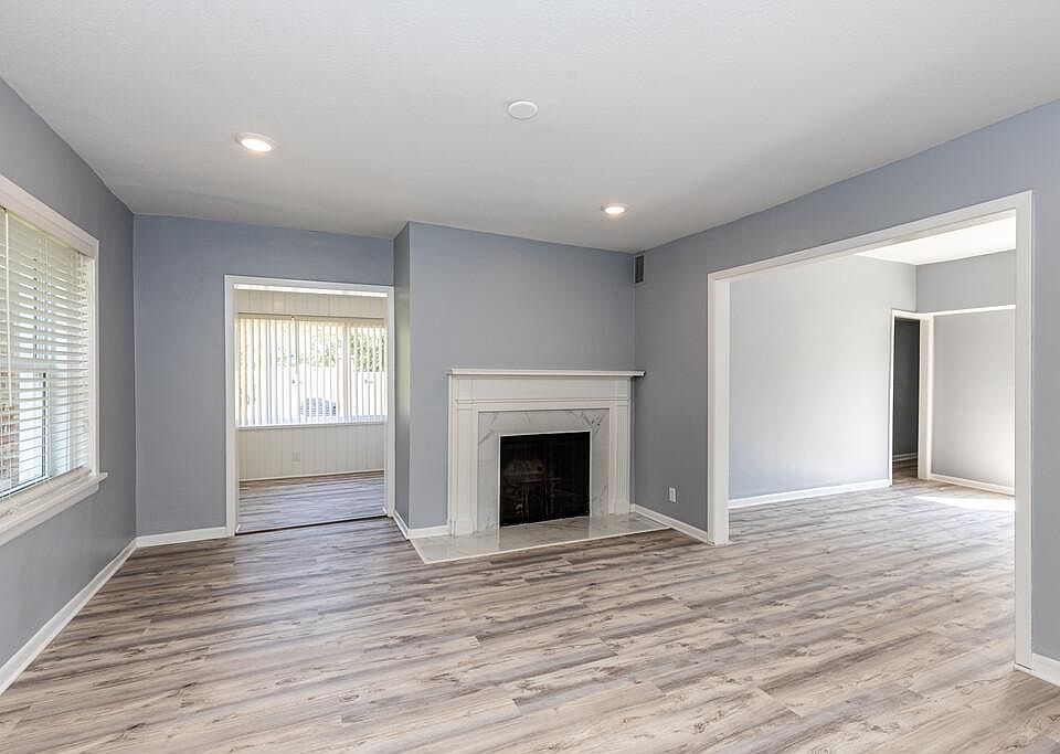 1st image of 1019 W 38th St APT 3E